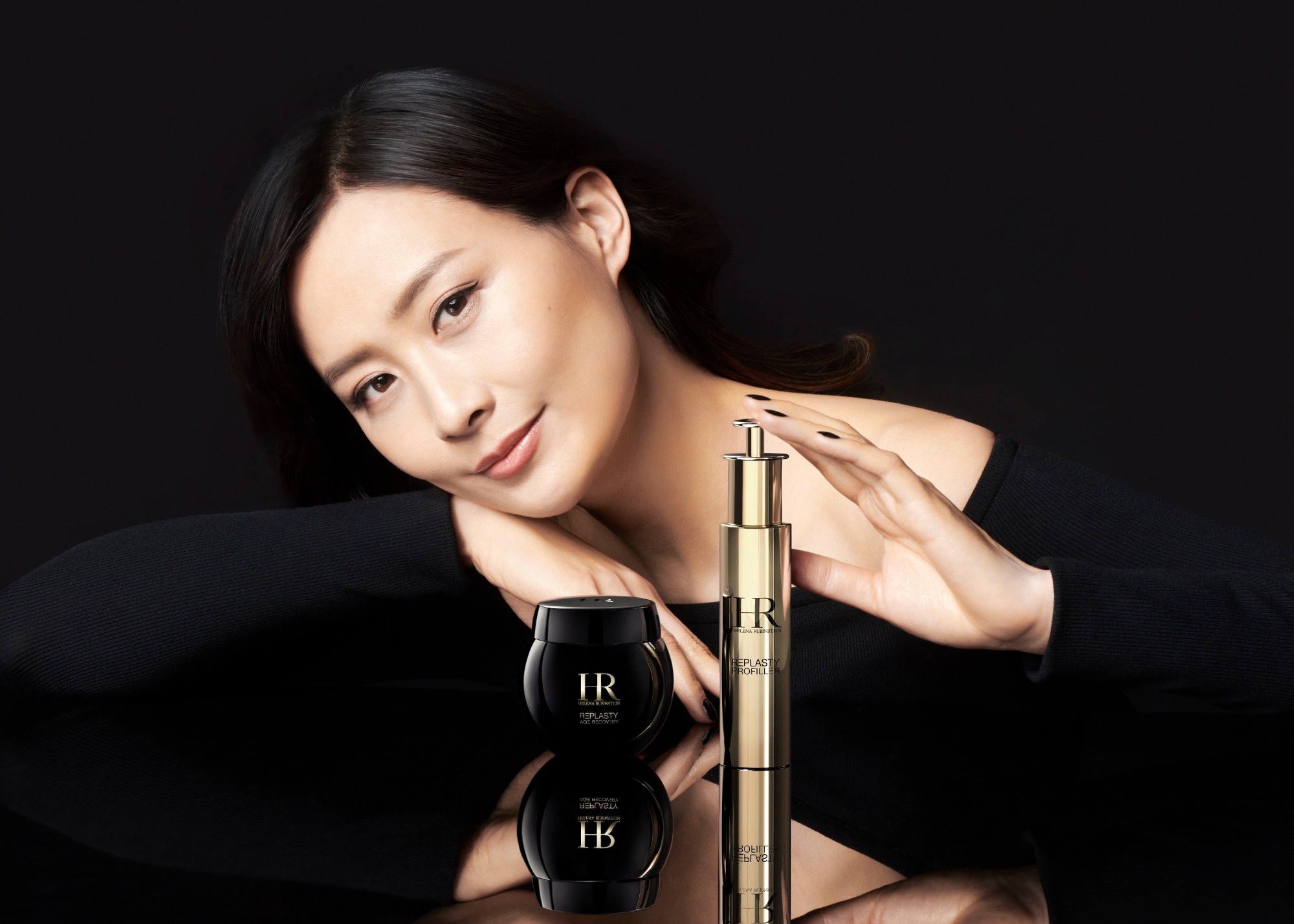 當「小針管」REPLASTY 抗皺緊緻精華(HK$3,740/50ml) 遇上「黑繃帶」,細紋、皺紋、表情紋從此絕跡於臉!