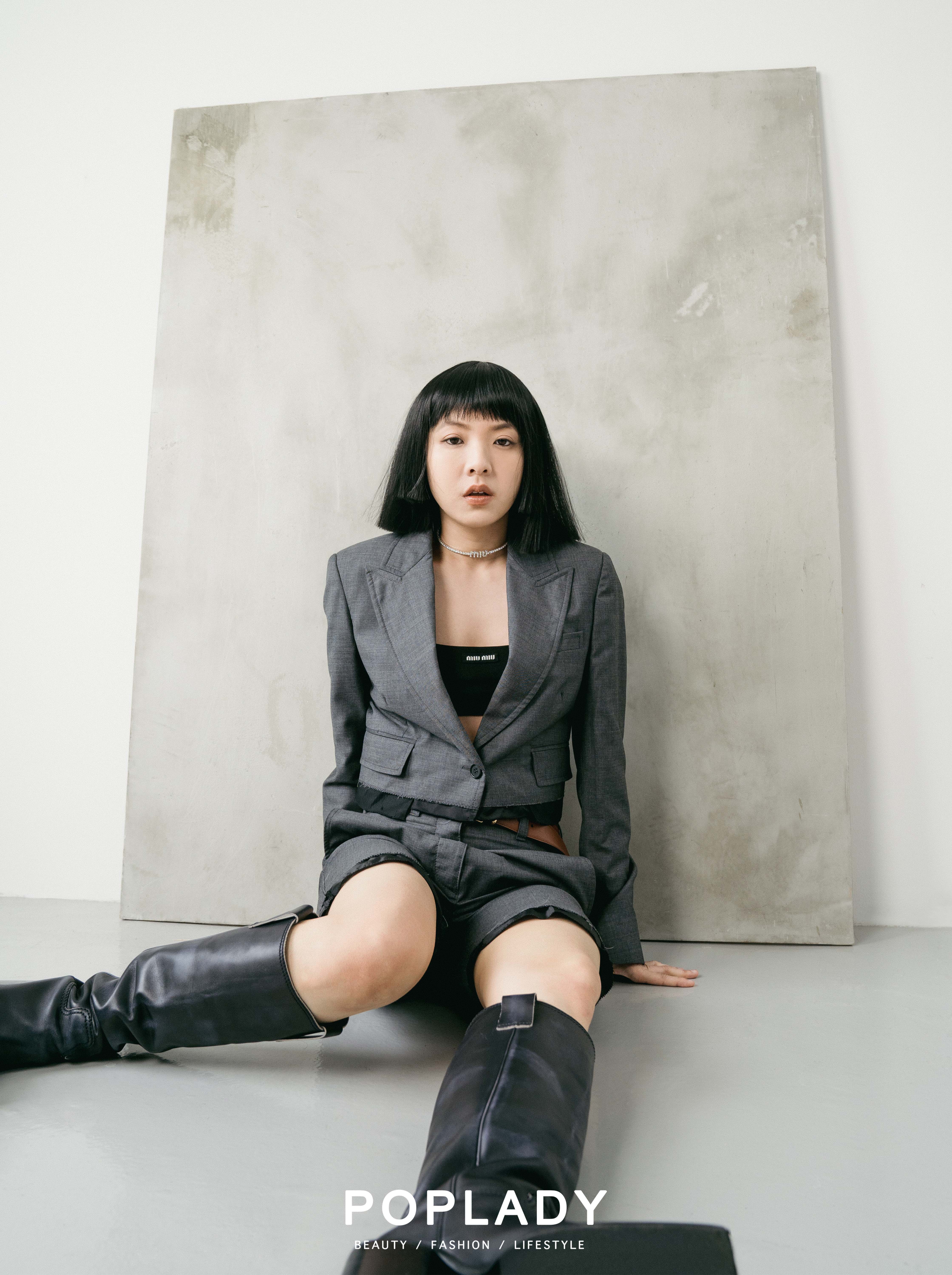 Blazer、Tube、Pants、Belt、Long Boots All From Miu Miu