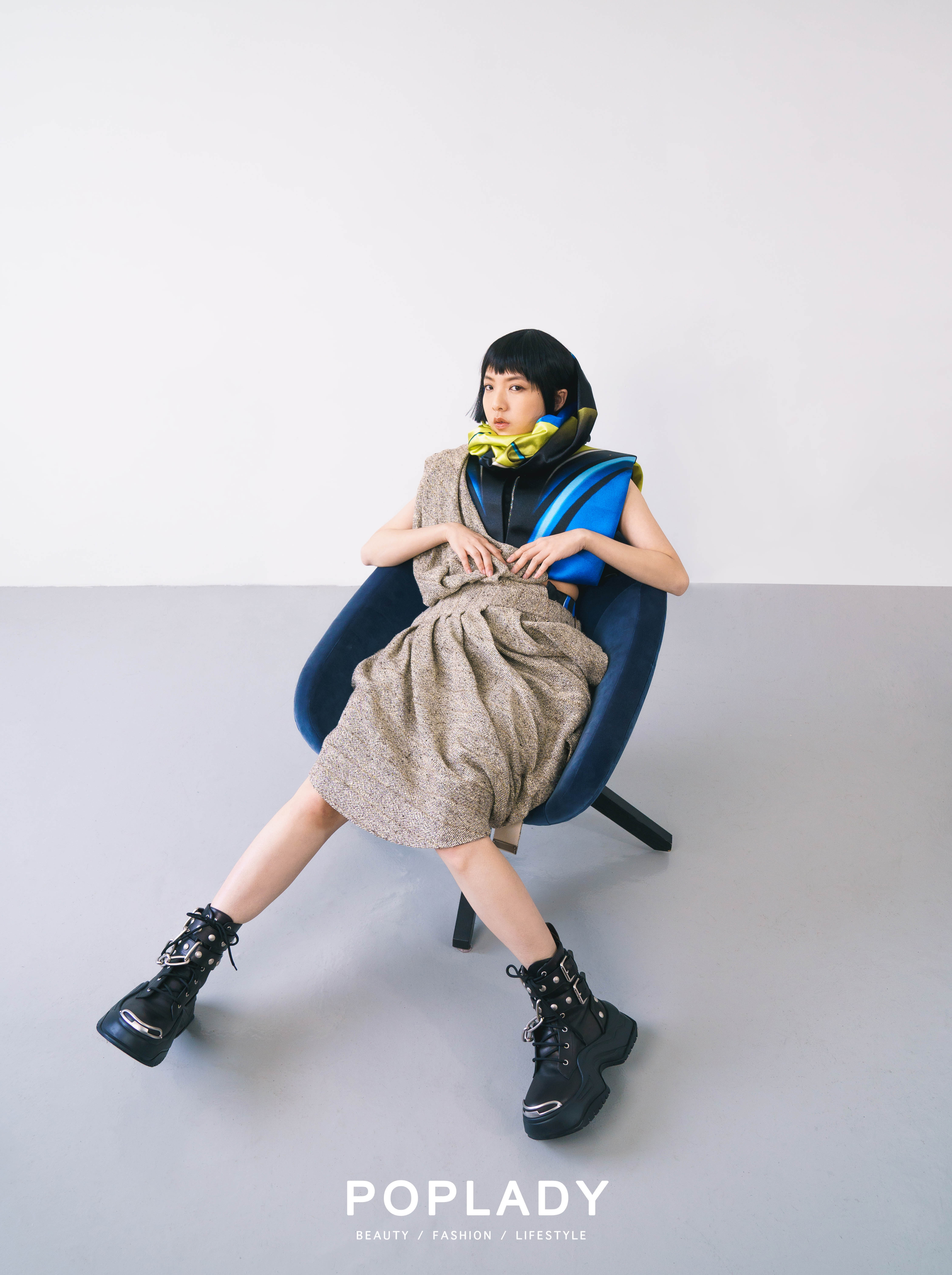 Headpiece、Top、Dress、Boots All from Louis Vuitton