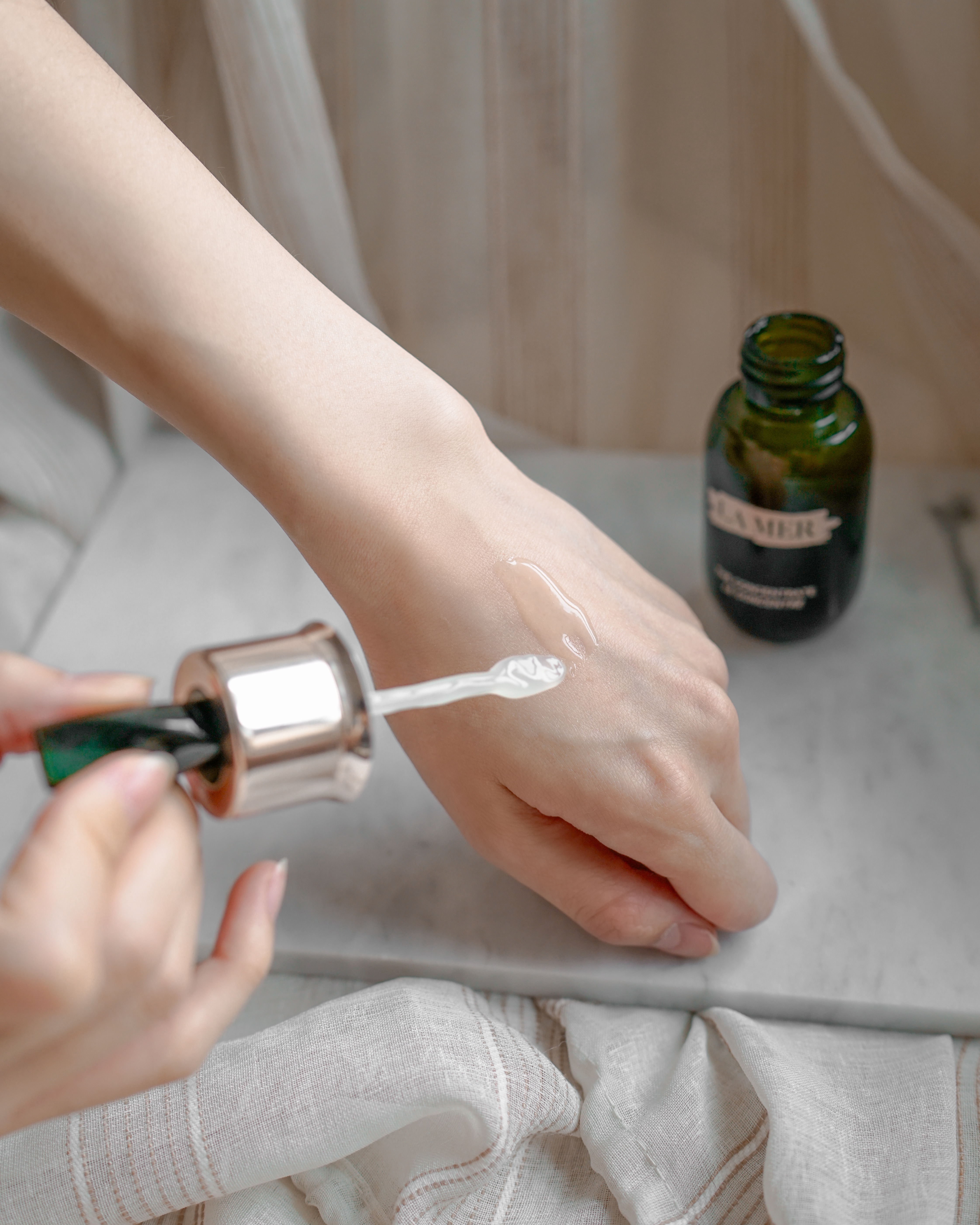 The Concentrate 極緻修護精華質感爽滑舒服，就連 Aiko 老公用後都大讚，成為忠粉。