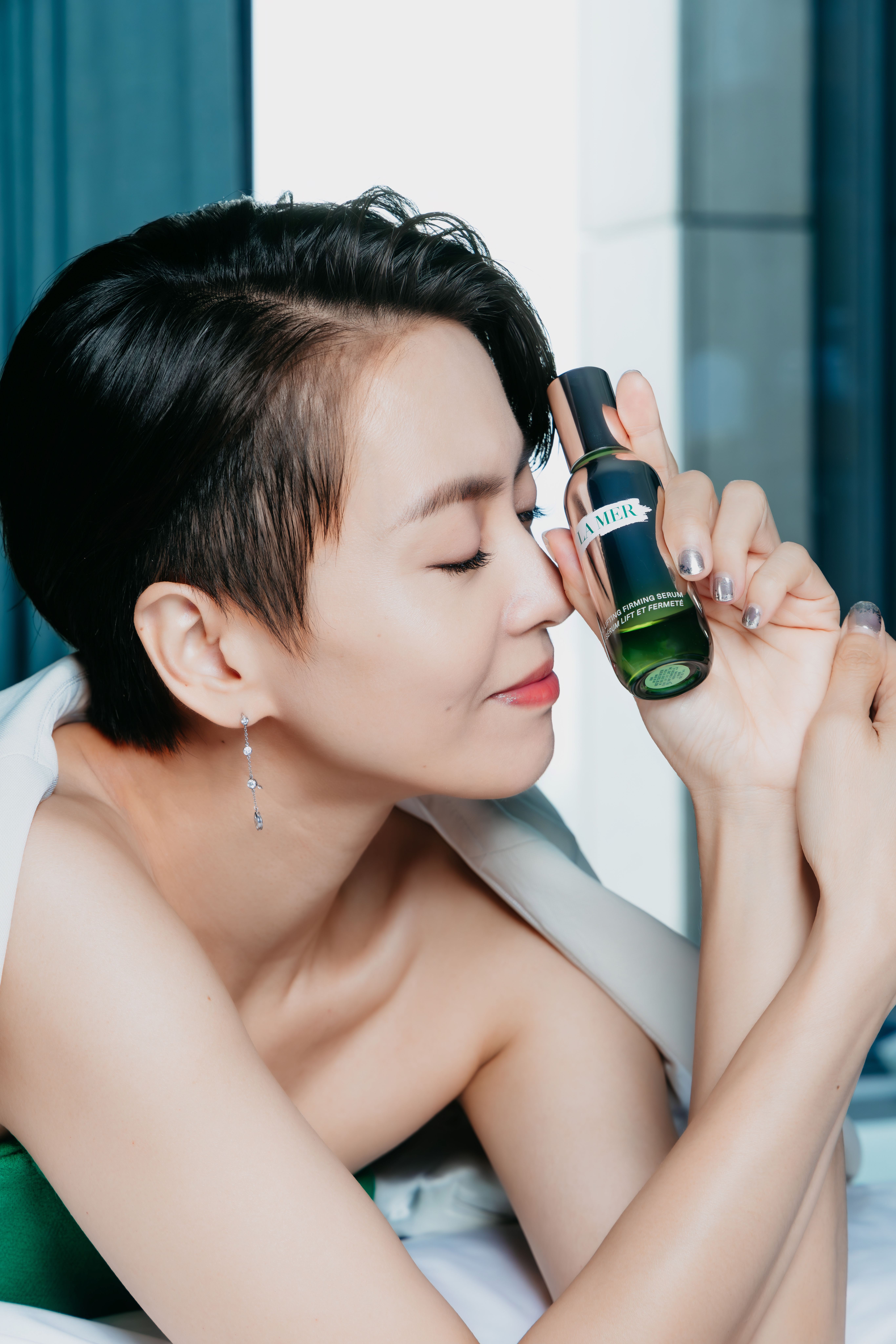 梁詠琪認為,護膚過程一定不能因趕時間而心急,所以在護膚的同時,要好好放鬆自己,享受每一個過程,才能讓效果更明顯。