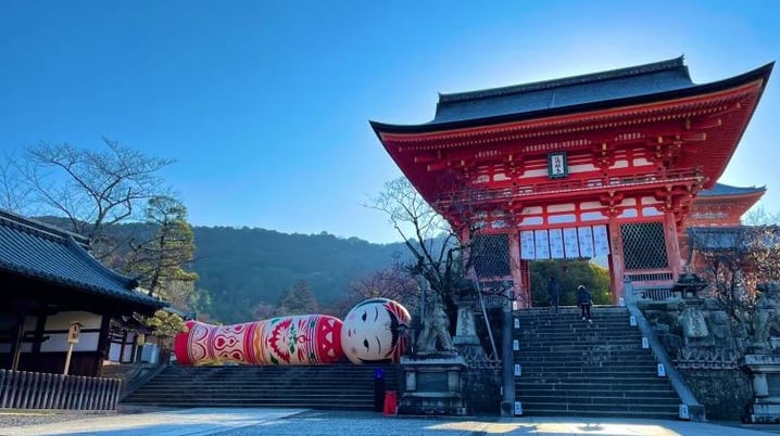 【日本】京都清水寺現奇怪守護神！原來係因為響應藝術節！