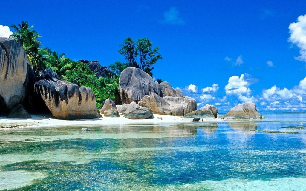 4 Anse Lazio
