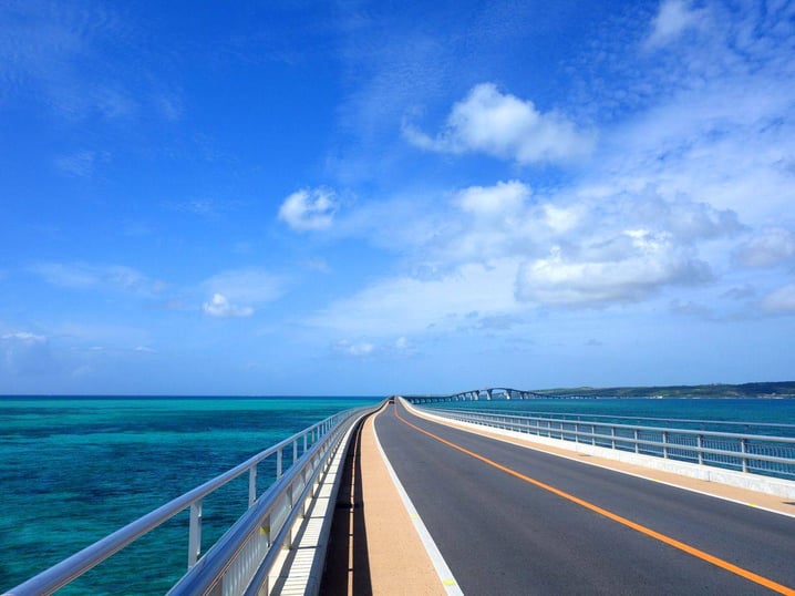 日本- 踩住單車過海不是夢! 沖繩最美的海上大橋 伊良部大橋 (日落仲靚...)