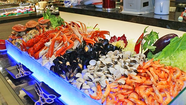 【抵食酒店自助晚餐】懷舊風味自助餐 $342起任食多款海鮮：波士頓龍蝦、鱈場蟹腳、麵包蟹|香港美食|放假去邊
